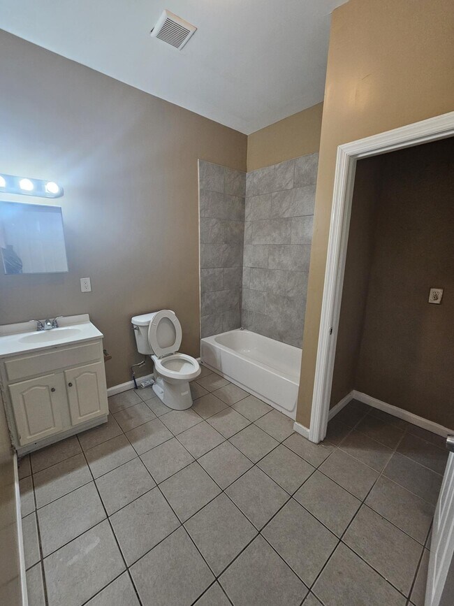 Main Bath - 31 Stuyvesant Ave