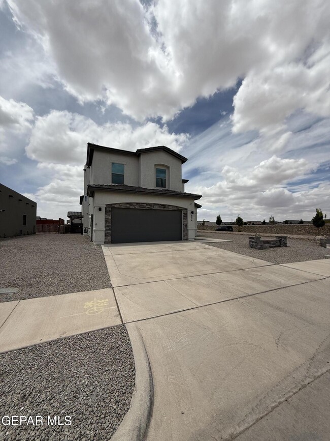 Building Photo - 804 Blingwood