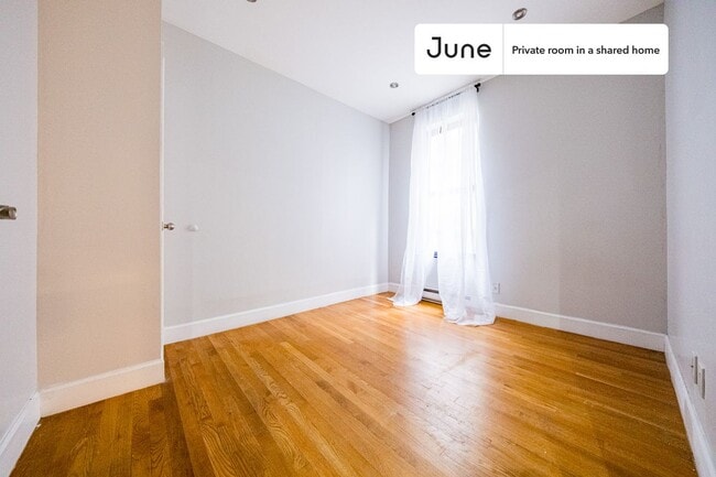 Building Photo - Room in Shared 3 bed/1 bath home