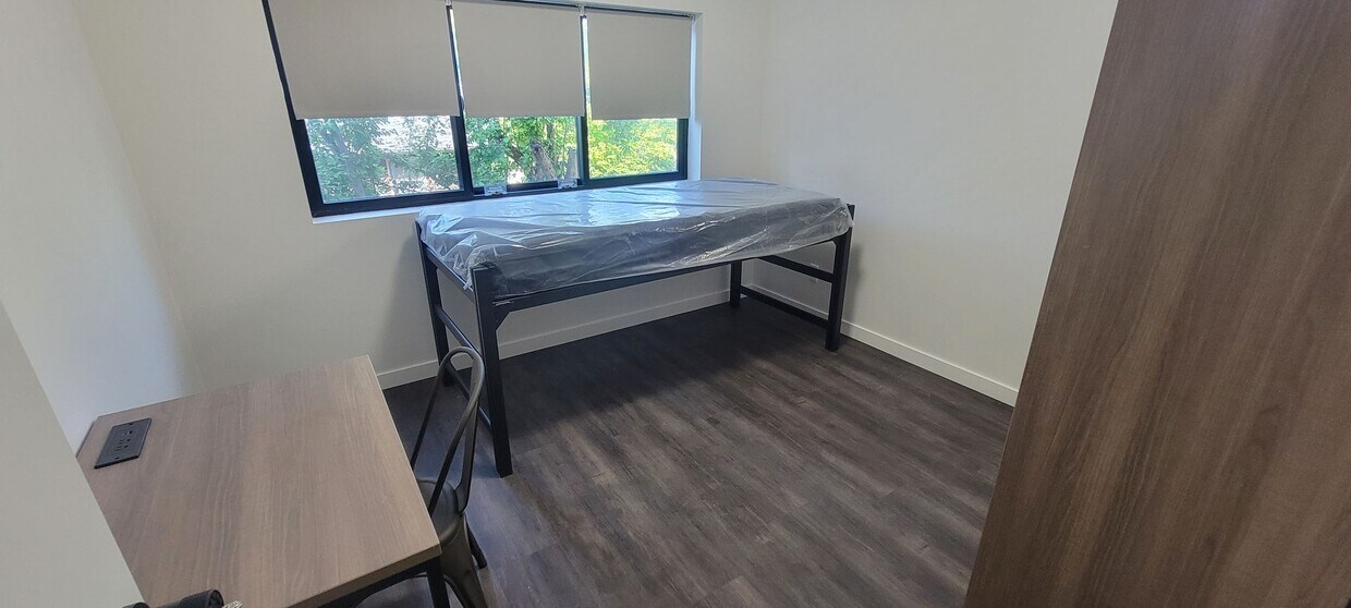 Primary Photo - Beds Available Newly Renovated Building , ...