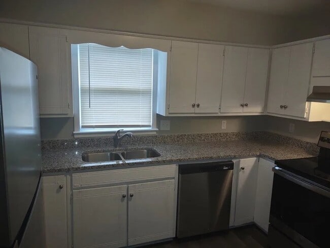 Building Photo - 1621 Celia Dr