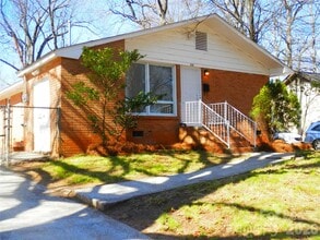 Building Photo - 815 Echo Glen Rd