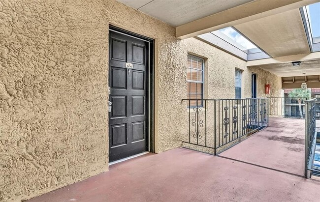 Building Photo - 5304 W Kennedy Blvd