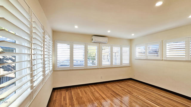 Foto del edificio - 1655 N Allen Ave