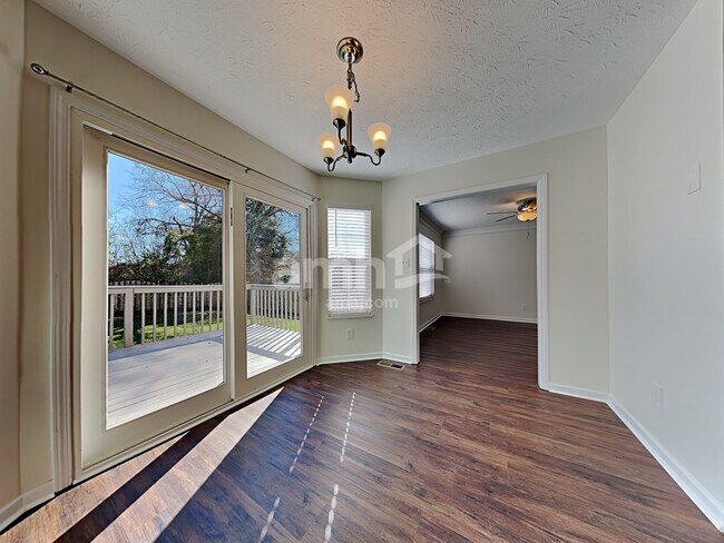 Foto del edificio - 5810 Matalin Ln