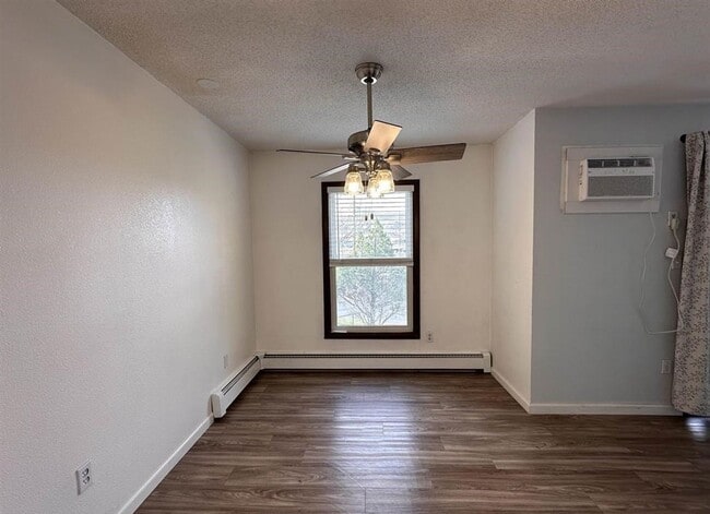 Building Photo - 2 Bedroom 1 Bathroom Condo