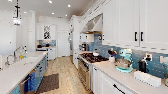 Building Photo - Coastal Home with Casita, pool and spa