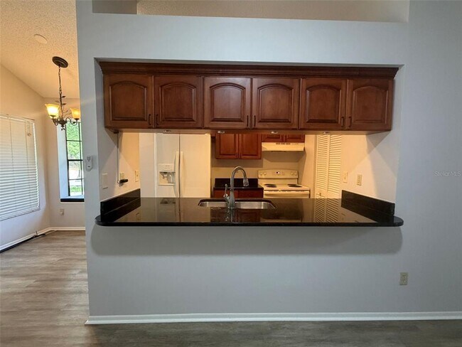 Foto del edificio - 3781 Lake Shore Dr