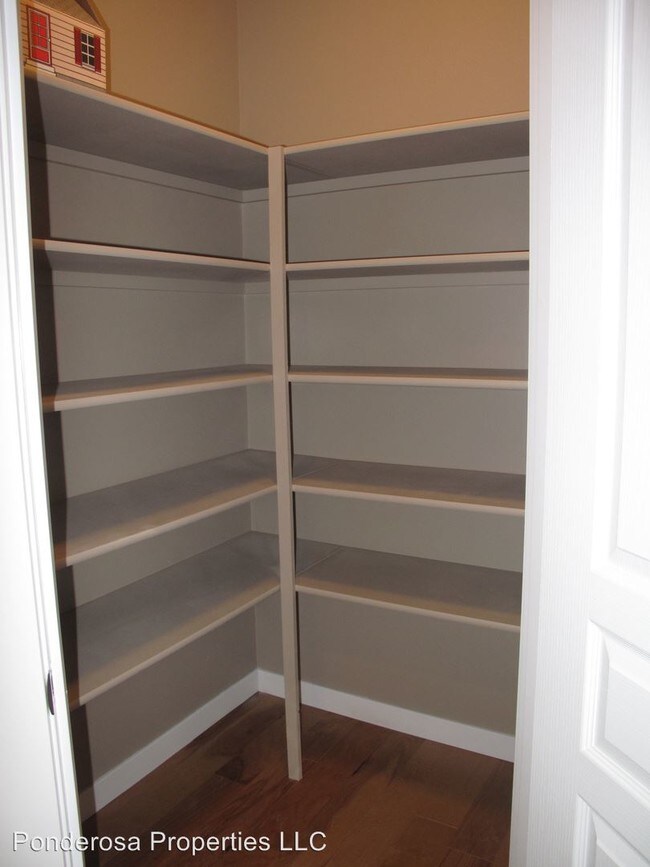 Foto del edificio - 492 N Village Meadows Rd