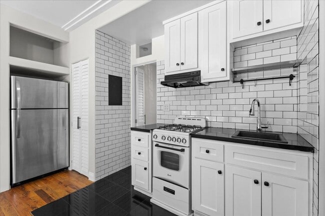 Photo - Stylish One Bedroom Unit With Spare Room Apartment