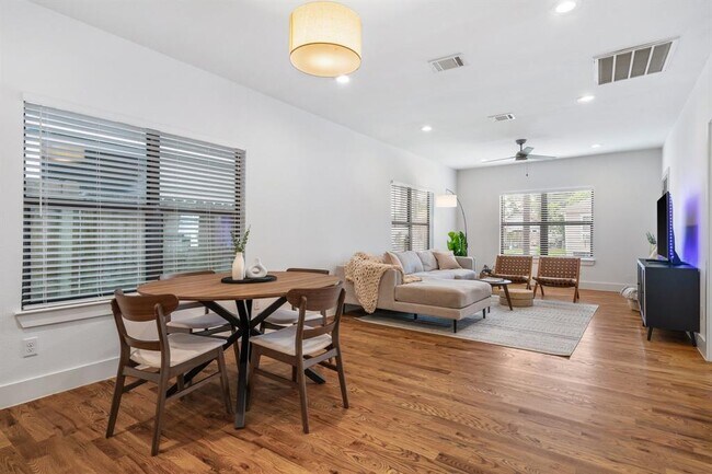 Building Photo - 3316 Pease St