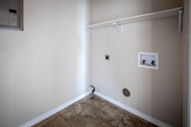 Foto del edificio - 1305 Kings Way