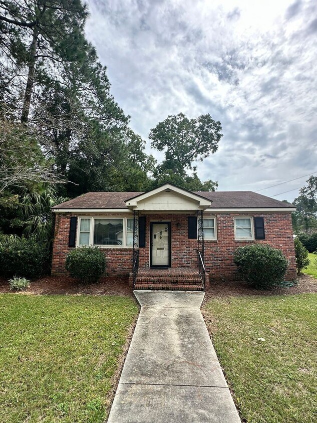 Primary Photo - 3 Bed 1 Bath House