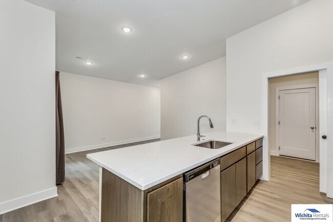 Foto del edificio - 3 bed, 2 bath duplex SE Wichita