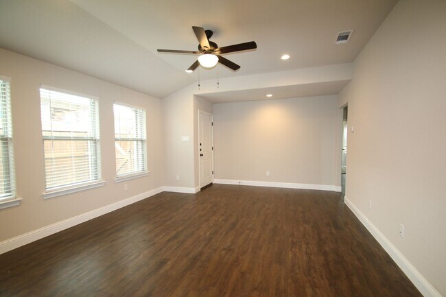 Foto del edificio - 1324-1328 White Sand Dr