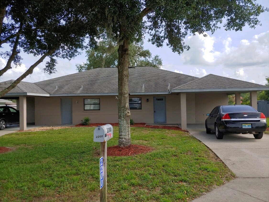 Foto principal - 2200 W Silver Hill Ln