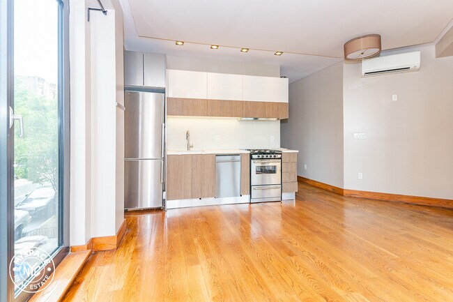 Foto del edificio - 865 Willoughby Ave