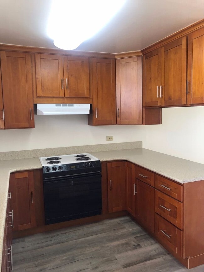 Building Photo - Salt Lake - 2 Bed / 1.5 Bath/ 1 parking Apt