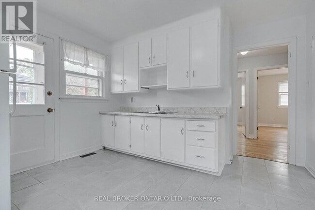 Photo du bâtiment - 2495 Falcon Ave