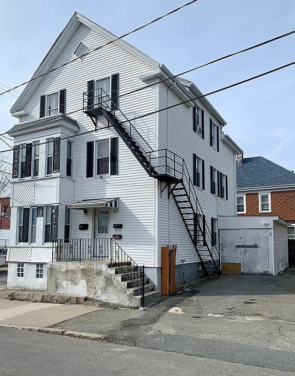 Building Photo - 163 Holly St
