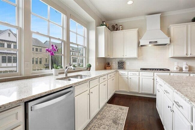 Foto del edificio - 2542 Skyland Dr NE