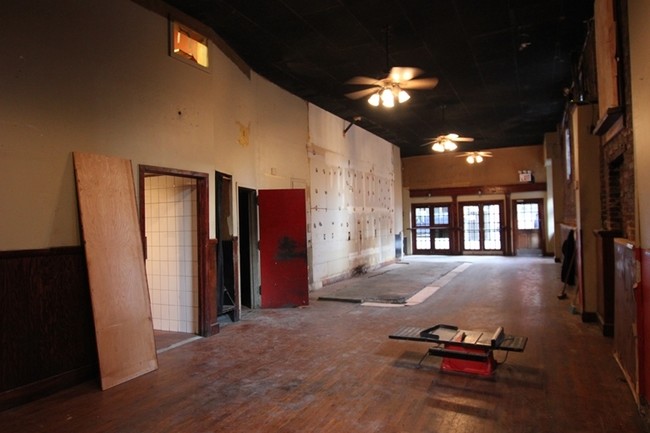 Building Photo - 302 5th Ave