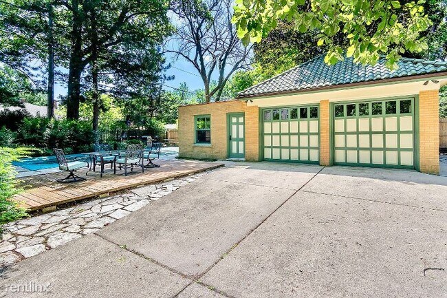 Foto del edificio - 6 br, 4.5 bath House - 1147 Forest Ave