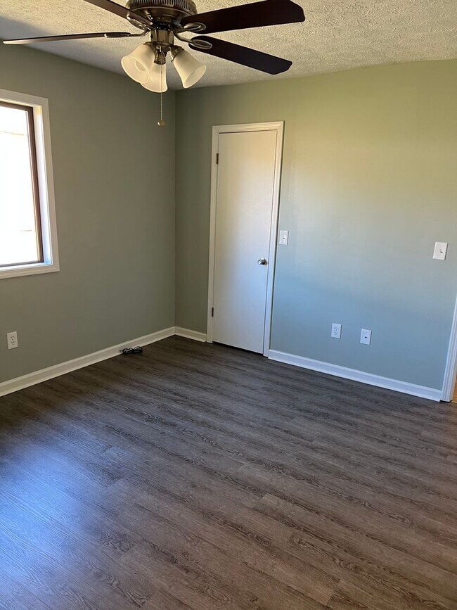 Building Photo - 97 Evergreen Ln