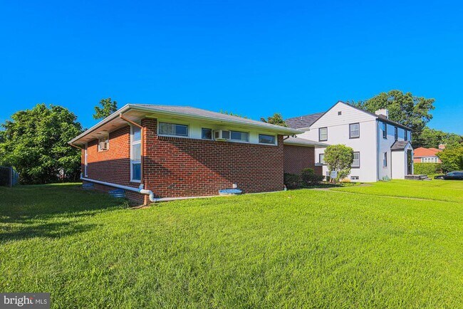 Foto del edificio - 3219 Northbrook Rd