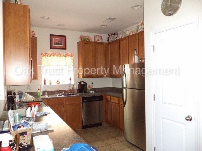 Building Photo - 7428 Northgate Dr