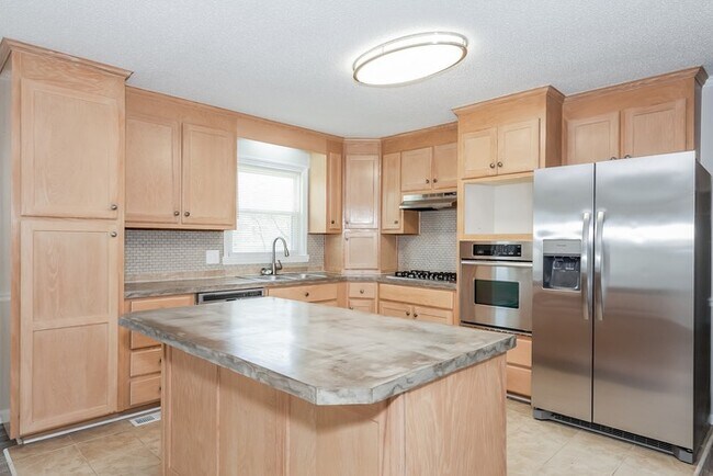 Foto del edificio - 2518 Fairgreen Dr