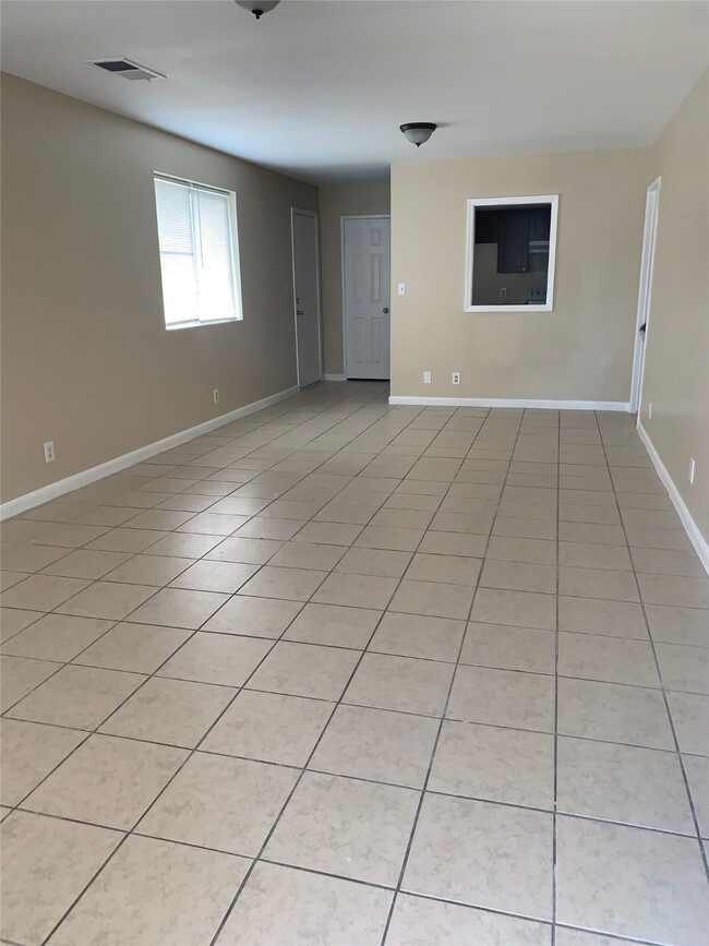 Building Photo - 208 Hunters Ln