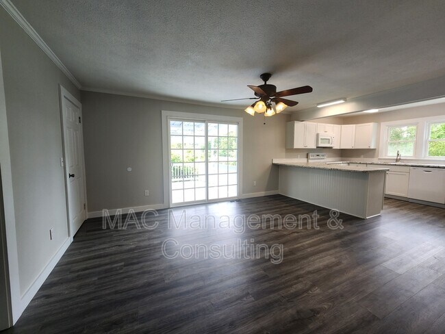 Foto del edificio - 1067 Crescent Dr