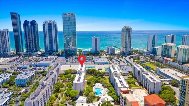 Foto del edificio - 17011 N Bay Rd