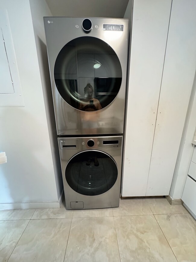 Kitchen - 8434 SW 38th St
