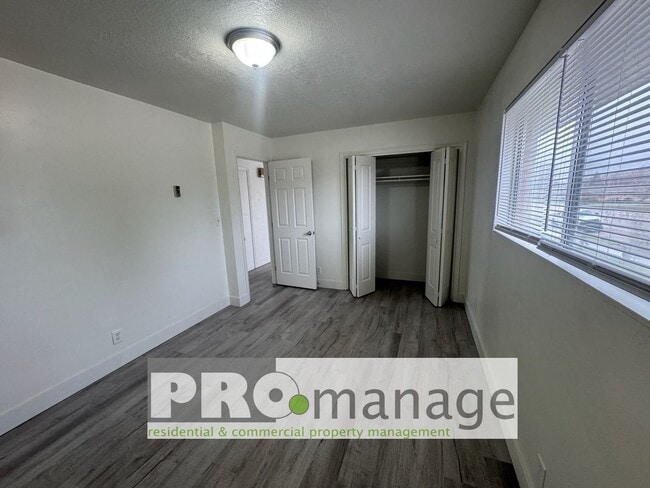 Building Photo - 1739 Grandview Dr