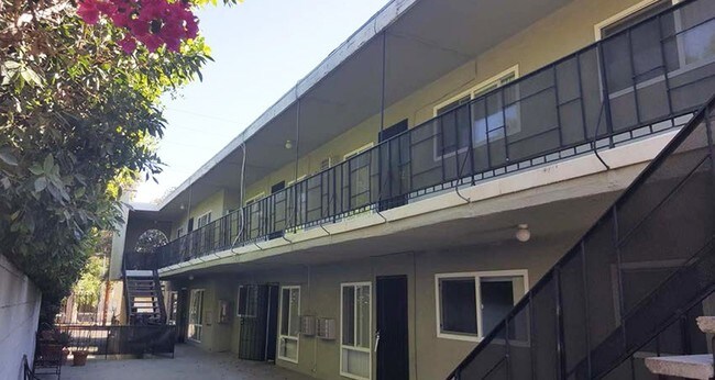 RAYMOND ¡ALEJADO APARTAMENTS - Pasadena, CA _ __ MATTHEWS - 725 N Raymond Ave