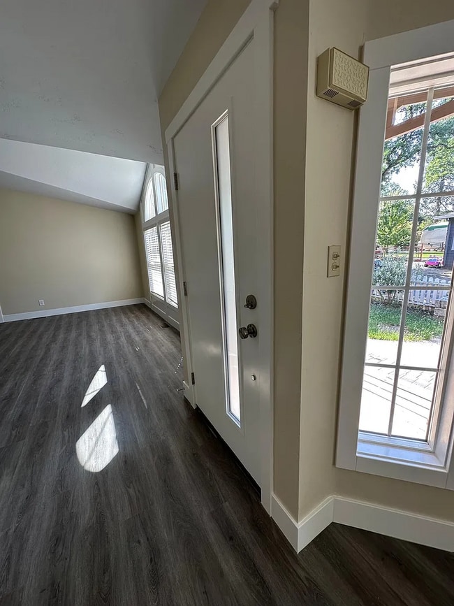 Building Photo - Modern Auburn Retreat—Fully Renovated 3BR ...