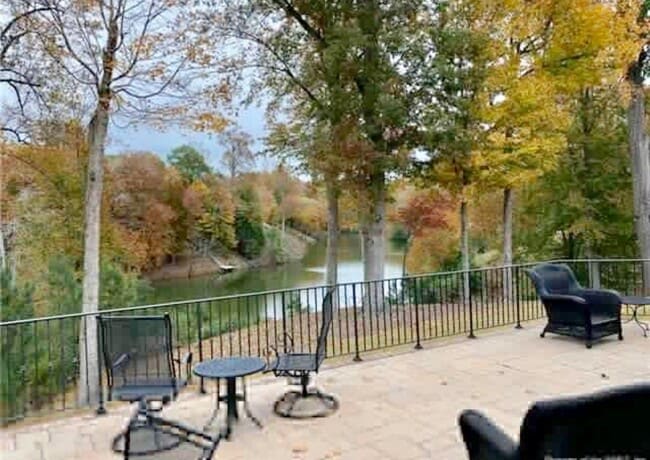 Building Photo - Breathtaking views in the gated golf commu...
