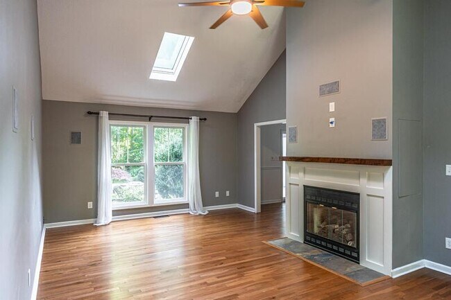 Building Photo - 145 Sandhurst Pl