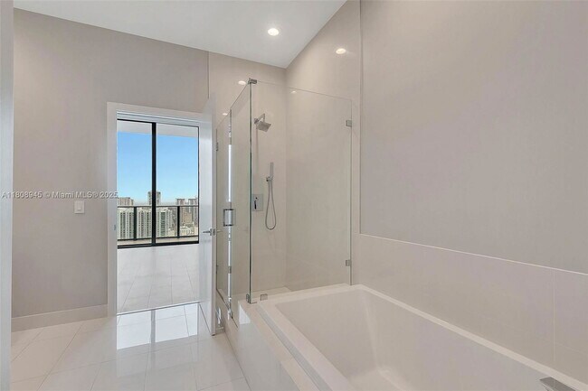 Foto del edificio - 45 SW 9th St