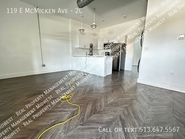 Building Photo - 119 E McMicken Ave