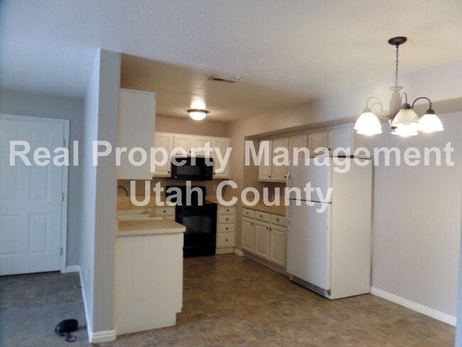 Building Photo - Eagle Mountain Condo
