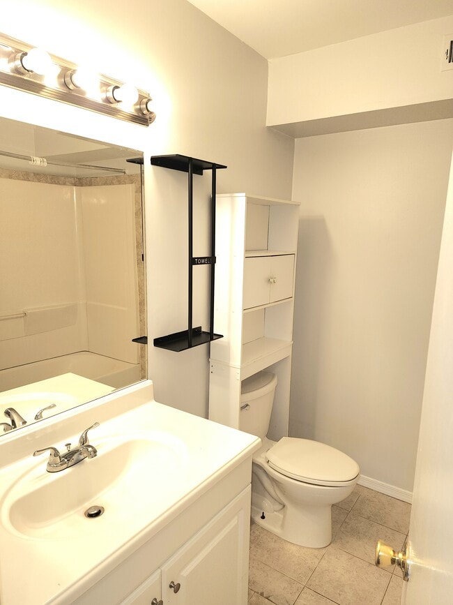 Building Photo - 366A Delancey Pl