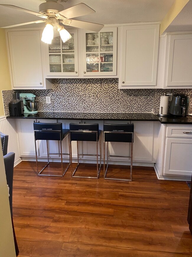 Kitchen Island - 10939 Barrington Ct Kitchen Island - 10939 Barrington Ct