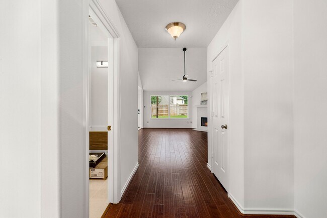 Foto del edificio - 3022 Glenthorpe Ln