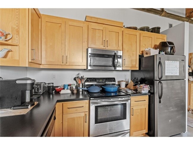 Building Photo - 127 5th St NE