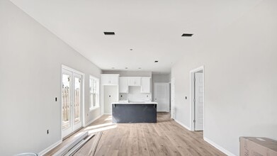 Building Photo - 301 Gabrielle Ln