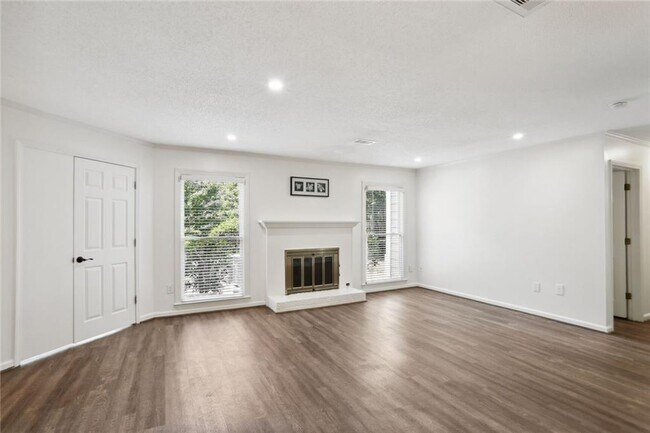 Foto del edificio - 801 Abingdon Way NE