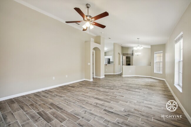 Building Photo - 549 Vineyard Way
